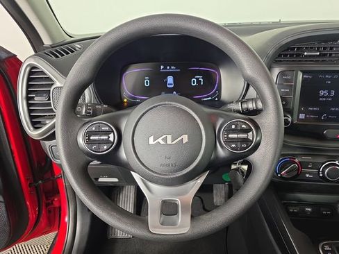 Used 2023 Kia Soul LX image 26