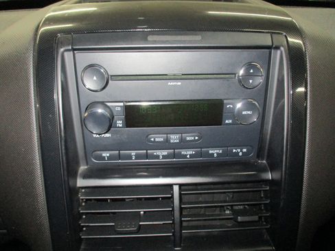 Used 2010 Ford Explorer XLT image 22