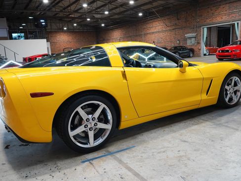 Used 2007 Chevrolet Corvette Coupe w/ Preferred Equipment Group RWD image 14