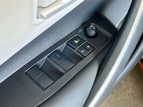 Used 2022 Toyota Corolla SE w/ Carpet Mat Package (TMS) FWD image 18