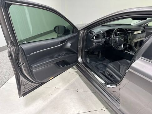 Used 2019 Toyota Camry Hybrid FWD image 11
