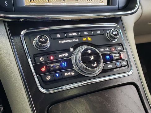 Used 2019 Lincoln Continental Select w/ Continental Climate Package image 25