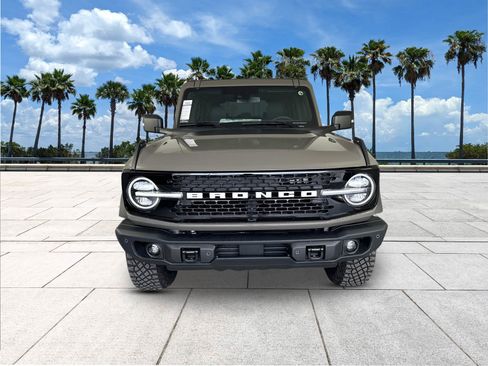 New 2025 Ford Bronco Badlands image 3