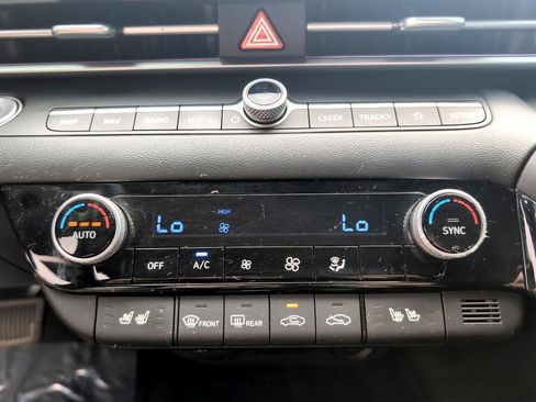 Used 2023 Hyundai Elantra Limited w/ Winter Weather Package image 23