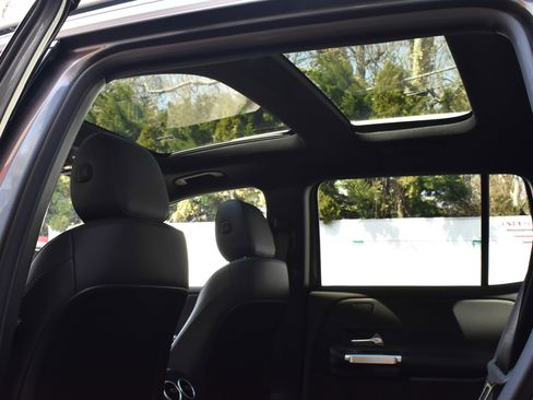 Used 2022 Mercedes-Benz EQB 350 4MATIC image 22