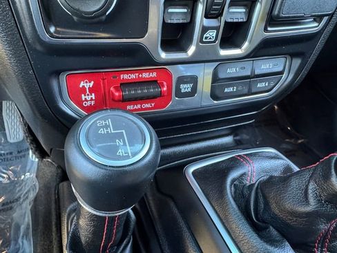 Used 2019 Jeep Wrangler Unlimited Rubicon w/ Dual Top Group AWD/4WD image 28