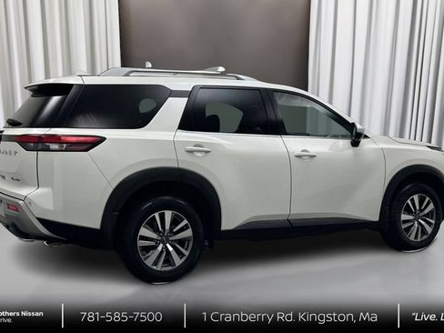 Used 2023 Nissan Pathfinder SL AWD/4WD image 5