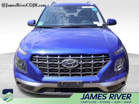 Used 2025 Hyundai Venue SEL FWD image 6