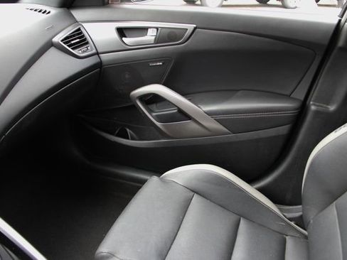 Used 2017 Hyundai Veloster Turbo image 24