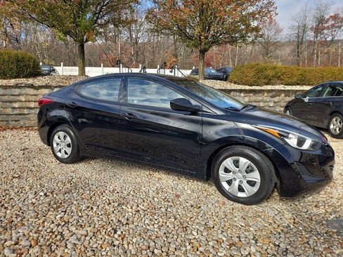 Used 2016 Hyundai Elantra SE image 2