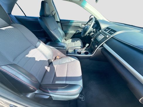 Used 2017 Toyota Camry SE FWD image 30
