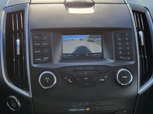 Used 2018 Ford Edge SE image 27