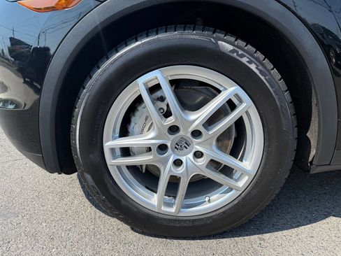 Used 2012 Porsche Cayenne S AWD/4WD image 35