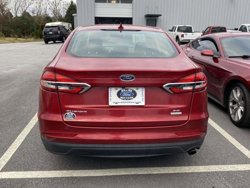 Used 2020 Ford Fusion SE image 6