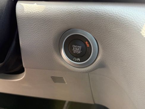 Used 2017 Chrysler Pacifica LX FWD image 11