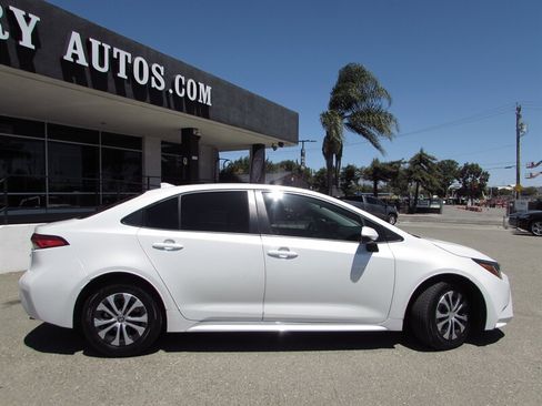 Used 2022 Toyota Corolla LE FWD image 9