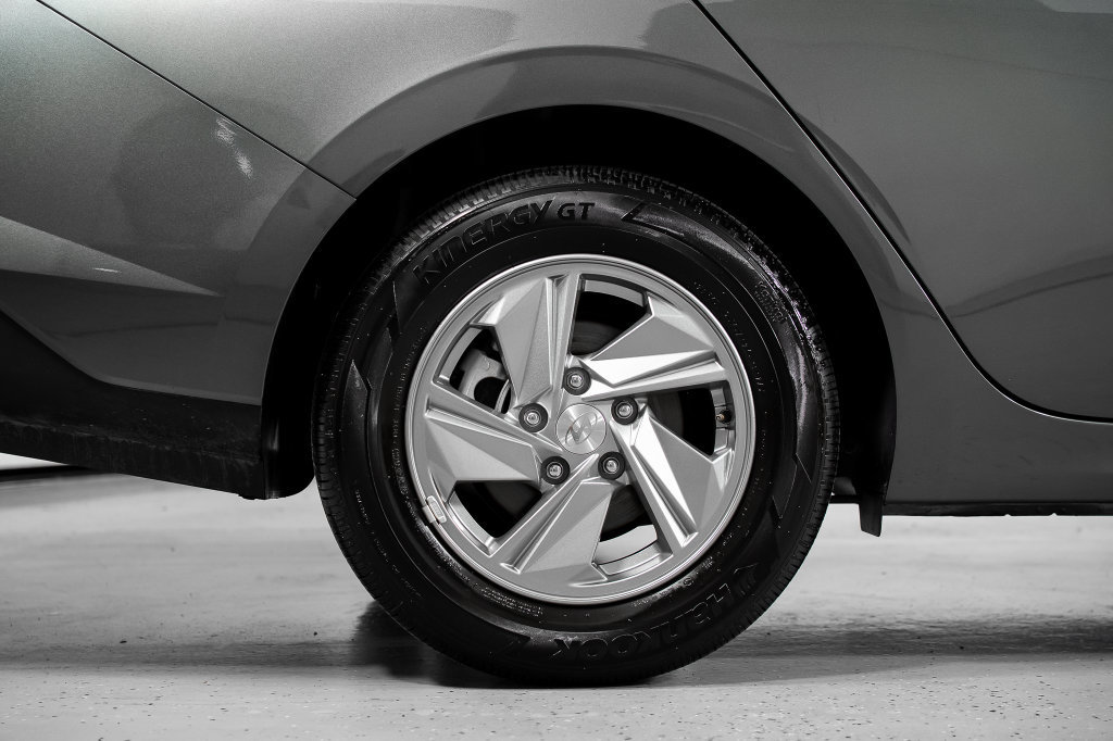 Certified 2026 Hyundai Elantra SE FWD image 7
