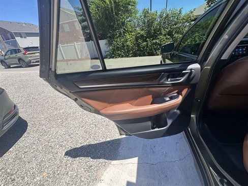 Used 2019 Subaru Outback 2.5i Touring w/ Popular Package #3A AWD/4WD image 13