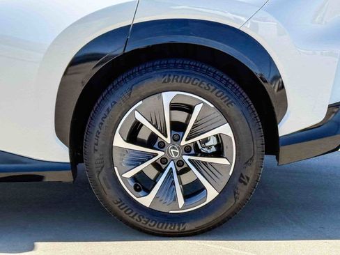 Certified 2025 Lexus RZ 300e FWD image 10