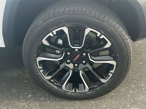 New 2026 GMC Canyon Denali image 10