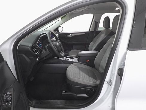 Used 2021 Ford Escape SE image 9