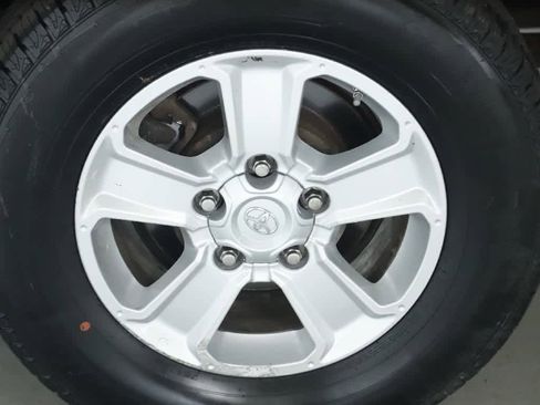 Used 2019 Toyota Tundra SR5 w/ SR5 Upgrade Package AWD/4WD image 12