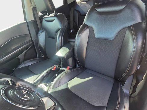 Used 2018 Jeep Compass Latitude w/ Popular Equipment Group FWD image 11