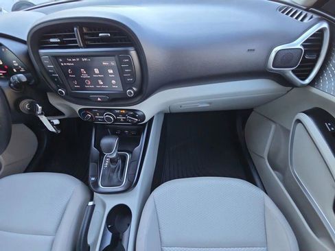 Used 2024 Kia Soul LX image 36