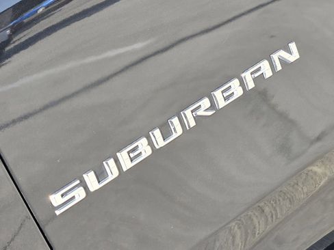 Used 2022 Chevrolet Suburban Premier image 8