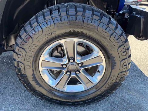 Used 2020 Jeep Wrangler Unlimited Sahara w/ Uconnect 4C Nav & Sound Group AWD/4WD image 7
