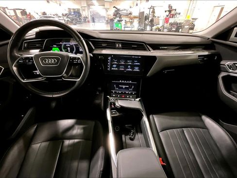 Certified 2022 Audi e-tron Premium image 15