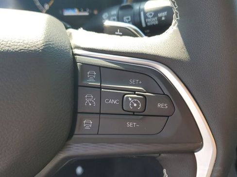 New 2025 Jeep Grand Cherokee Altitude image 30