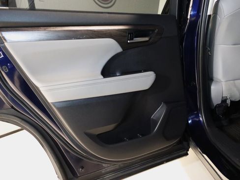 Used 2021 Toyota Highlander Platinum image 54