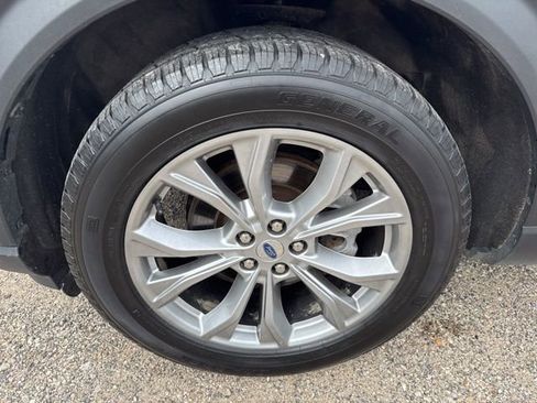 Used 2022 Ford Explorer XLT w/ Equipment Group 202A AWD/4WD image 11