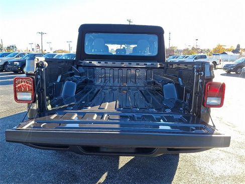 Used 2024 Jeep Gladiator Sport image 29