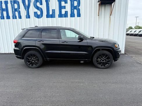Used 2019 Jeep Grand Cherokee Altitude AWD/4WD image 9