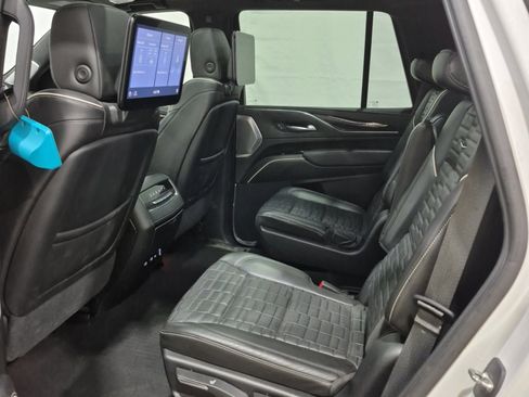 Used 2021 Cadillac Escalade Sport Platinum AWD/4WD image 15
