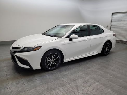 Used 2023 Toyota Camry SE FWD image 2