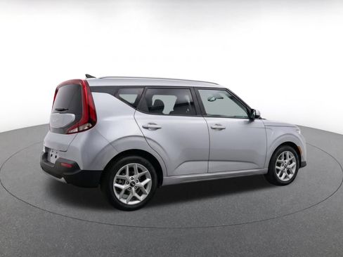 Used 2025 Kia Soul LX w/ LX Technology Package FWD image 9