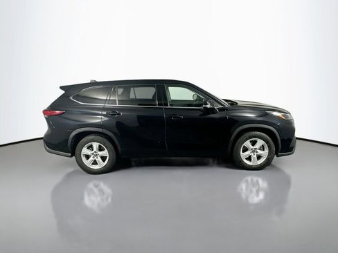Used 2022 Toyota Highlander LE image 8