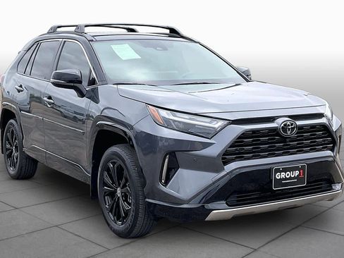 Used 2025 Toyota RAV4 XSE AWD/4WD image 3