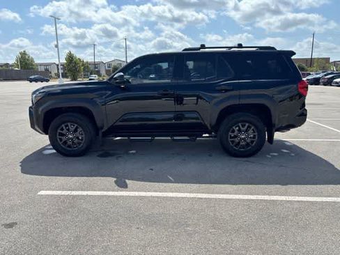 Used 2025 Toyota 4Runner SR5 AWD/4WD image 2