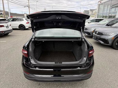 Used 2023 Volkswagen Jetta SE w/ Panoramic Sunroof Package image 9