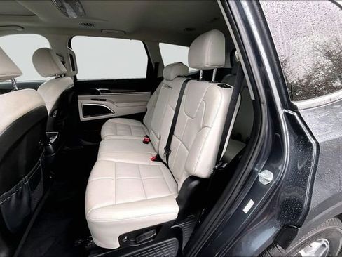 Used 2022 Kia Telluride EX image 16