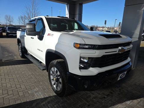 Used 2024 Chevrolet Silverado 2500 Custom w/ Custom Convenience Package AWD/4WD image 4