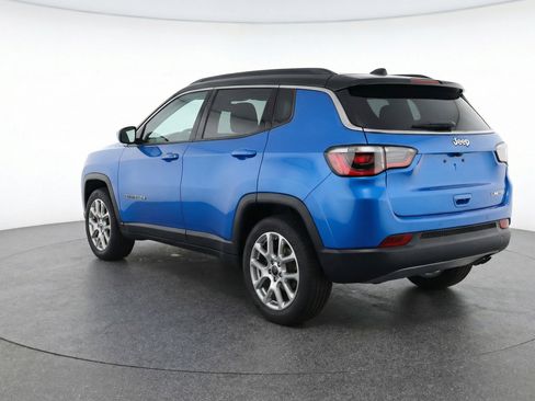 Used 2025 Jeep Compass Limited image 6