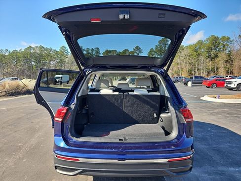 Used 2024 Volkswagen Tiguan SE image 17