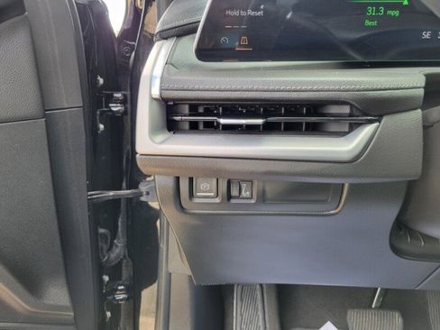 Used 2024 Cadillac XT4 Premium Luxury image 15