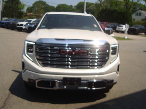 Used 2024 GMC Sierra 1500 Denali w/ Technology Package image 2