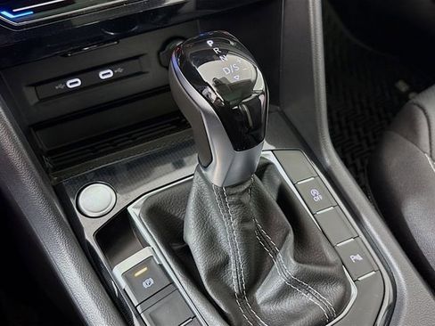 New 2026 Volkswagen Taos SEL image 18